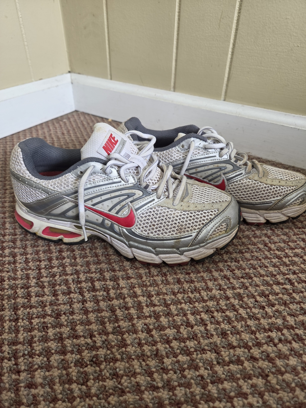 Nike Moto 6 Women's Running Shoes Size 8
